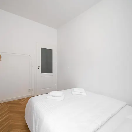 Praga Lochowska Deluxe By Bookinghost Appartement