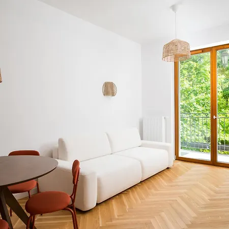 Praga Lochowska Deluxe Warsaw