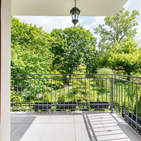 Praga Lochowska Deluxe By Bookinghost *