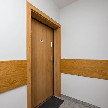 Praga Lochowska Deluxe By Bookinghost